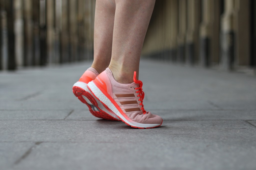 adidas running adizero boston boost Couleur White/ White/Solar Red (AQ5990)  Couleur Vapour Pink/Vapour Pink/Solar Red (AQ5993)