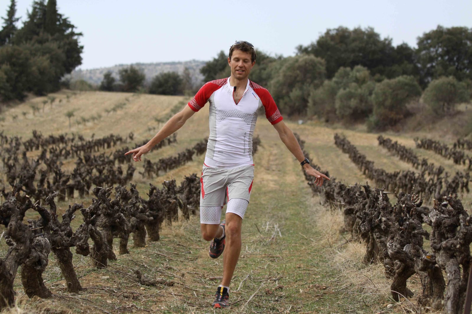 1-Fran–ois-D-Haene-trailer-et-viticulteur–sur-son-terrai