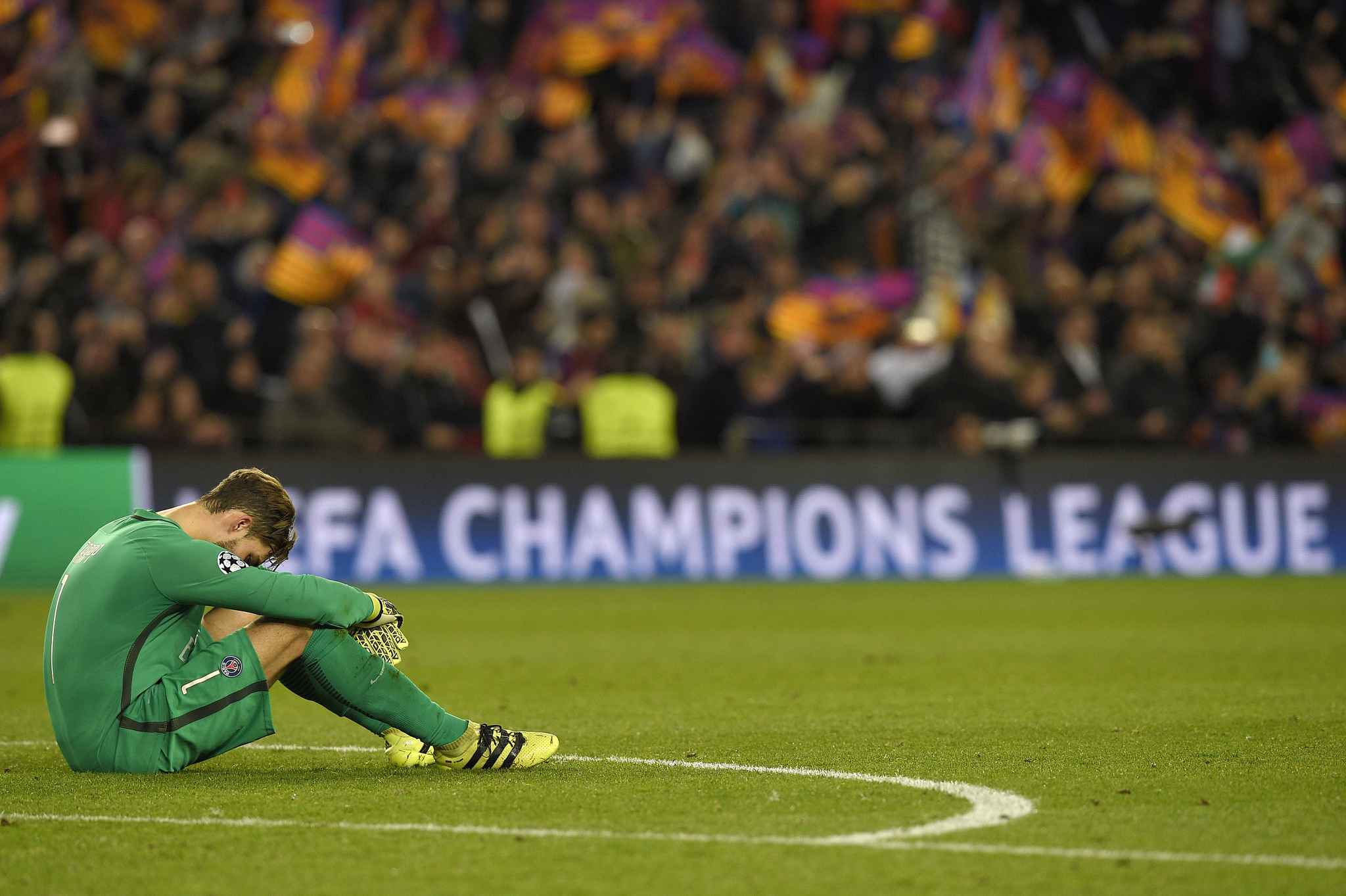 2048×1536-fit_gardien-psg-kevin-trapp-ko-apres-defaite-6-1-elimination-barcelone-ligue-champions-8-mars-2017